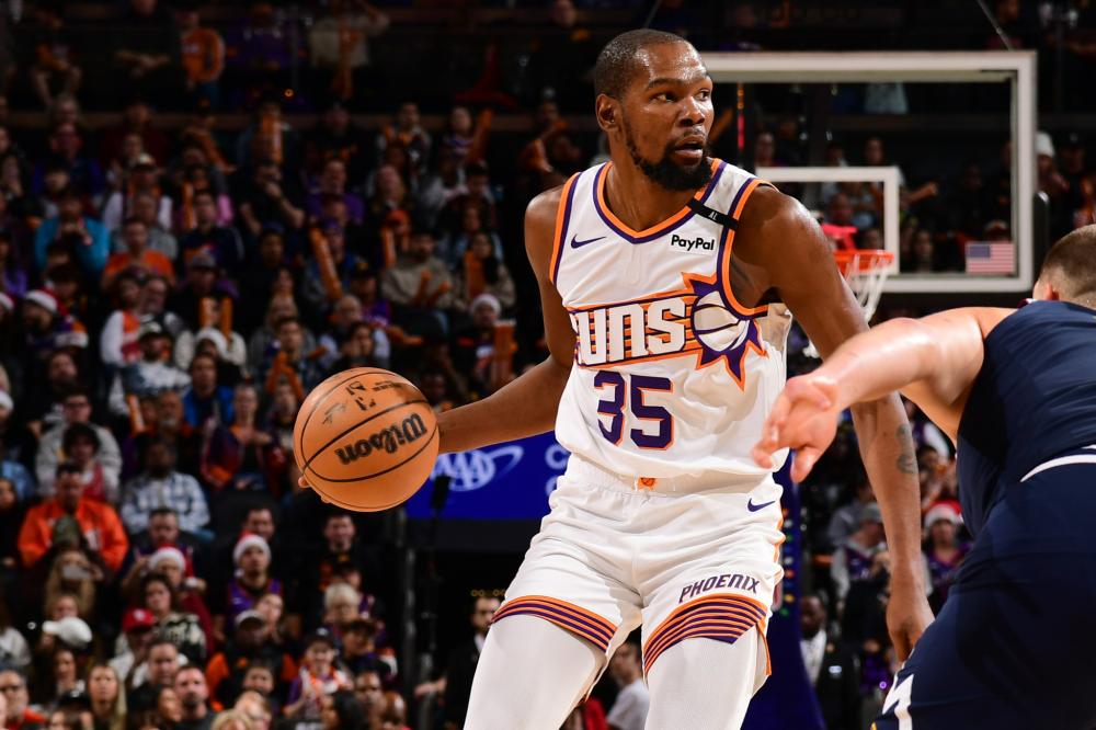 球迷群体以 球迷群体以